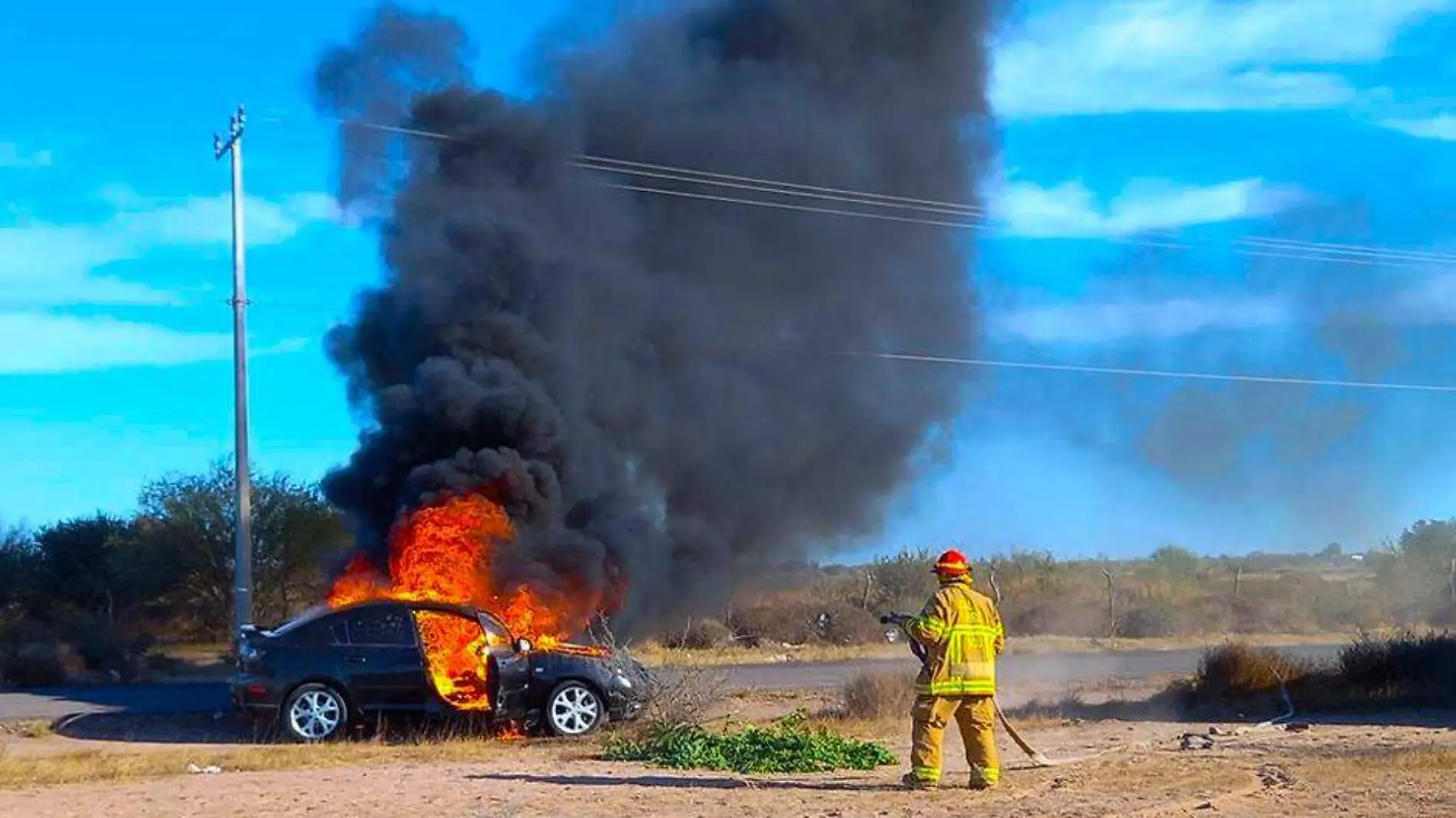 Incendio automovil carretera Palo Bola